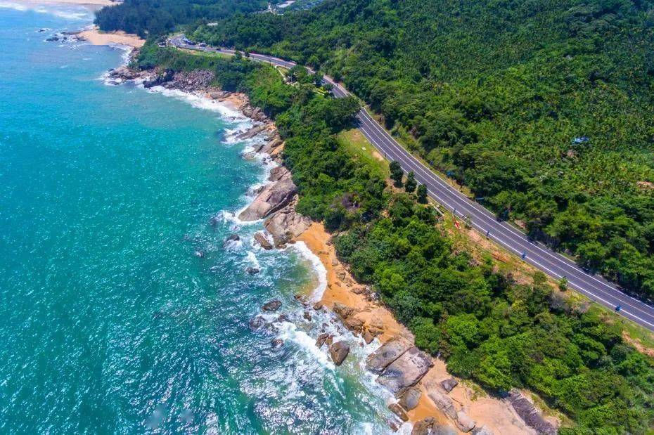 万宁滨海旅游公路大花角神州半岛"网红"灯塔万宁兴隆是海南著名的侨乡