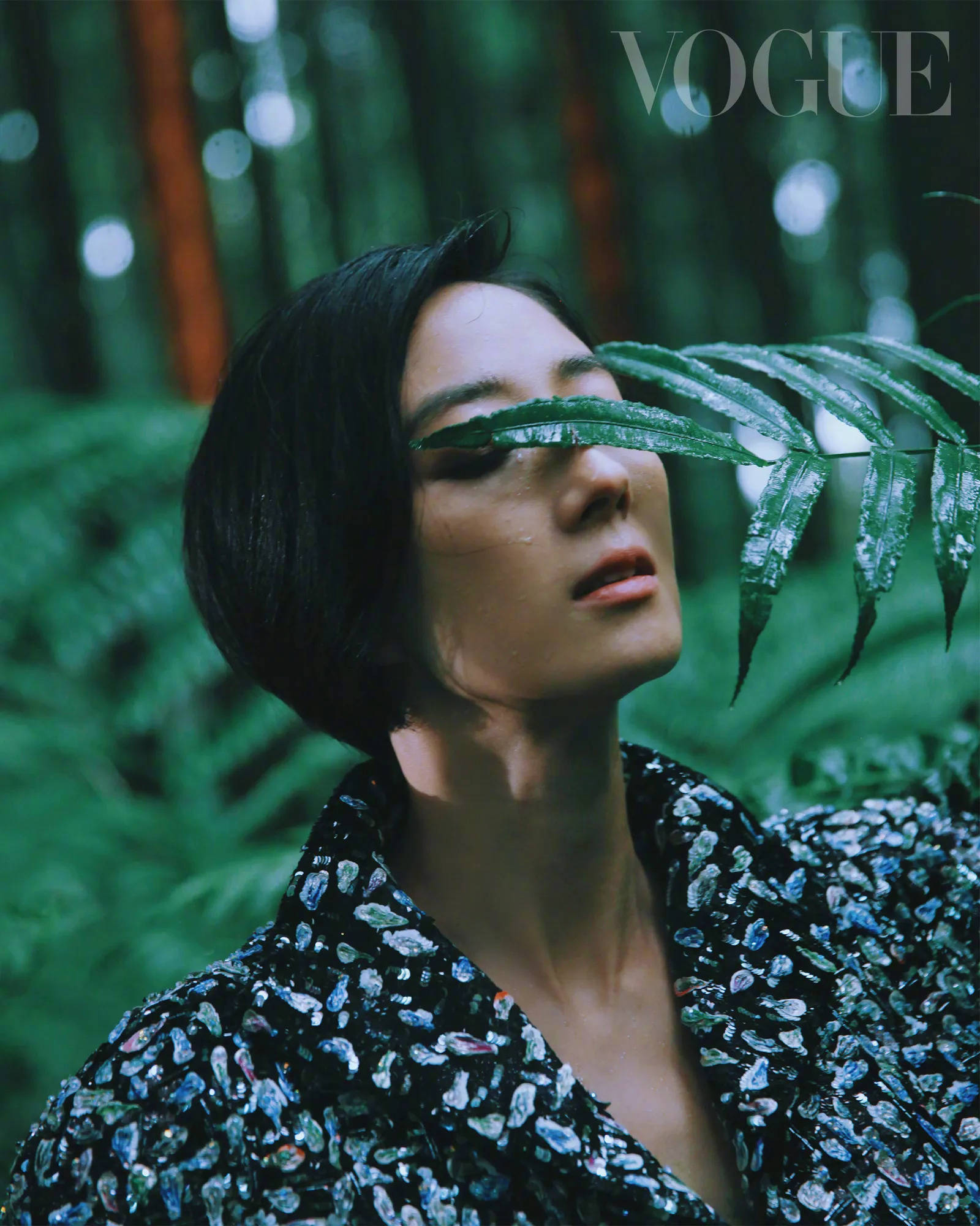 桂纶镁的一组最新写真太美了vogue2021年12月刊