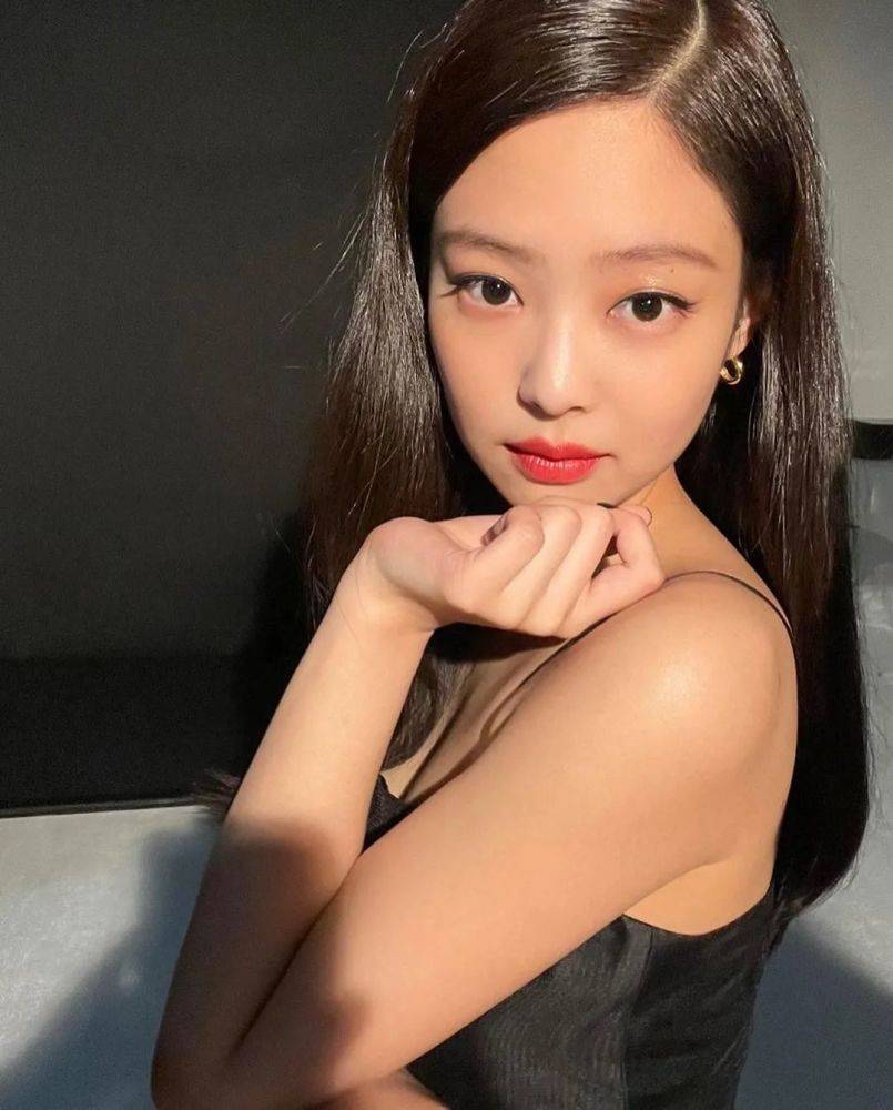 金智妮美图特辑jennie吊带美图来袭