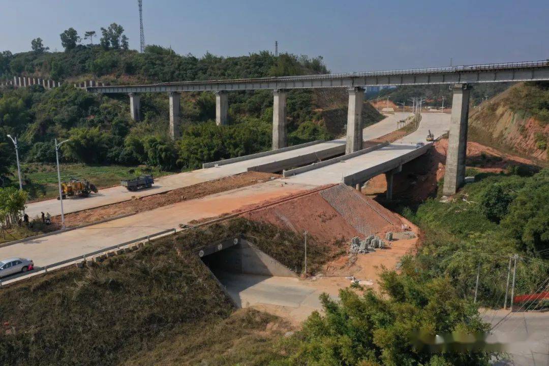 信宜环东大道丁堡旺同铁路桥底段终于全通了静待通车