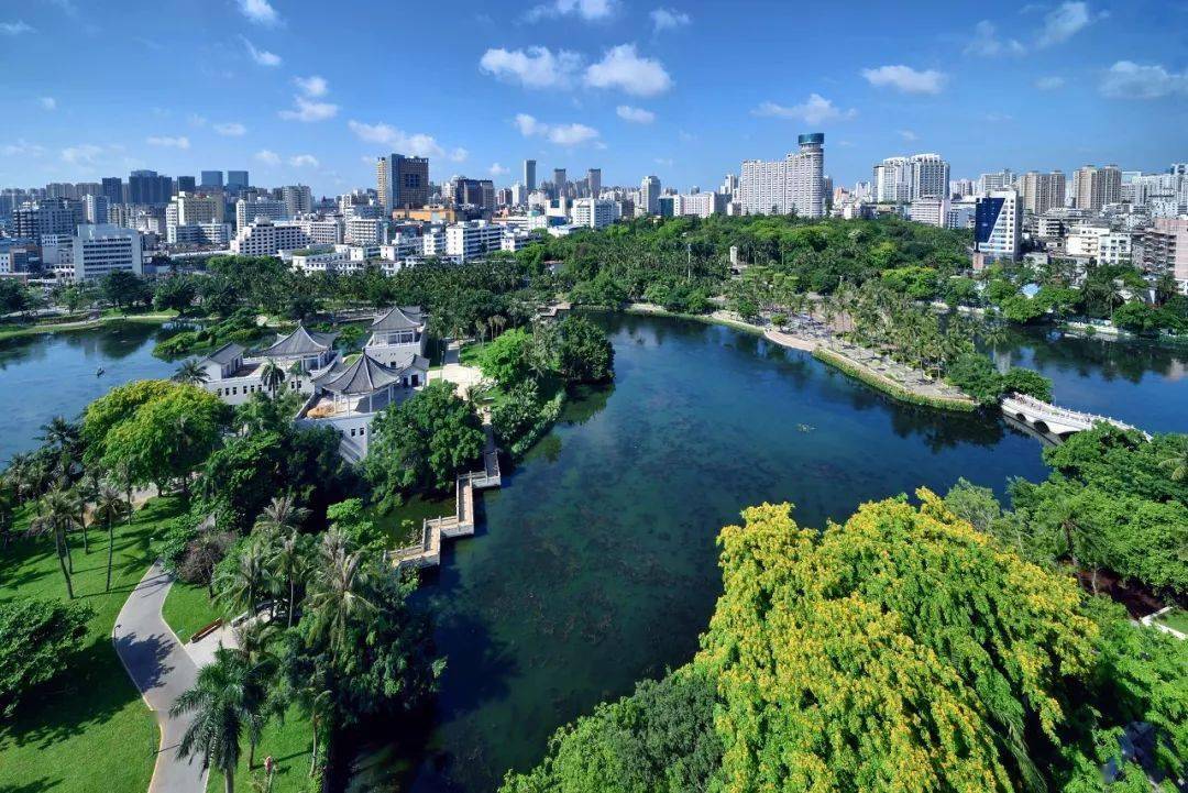 开放时间:全天门票:免费交通:海口公园在大同路海秀路都有门可入,公交