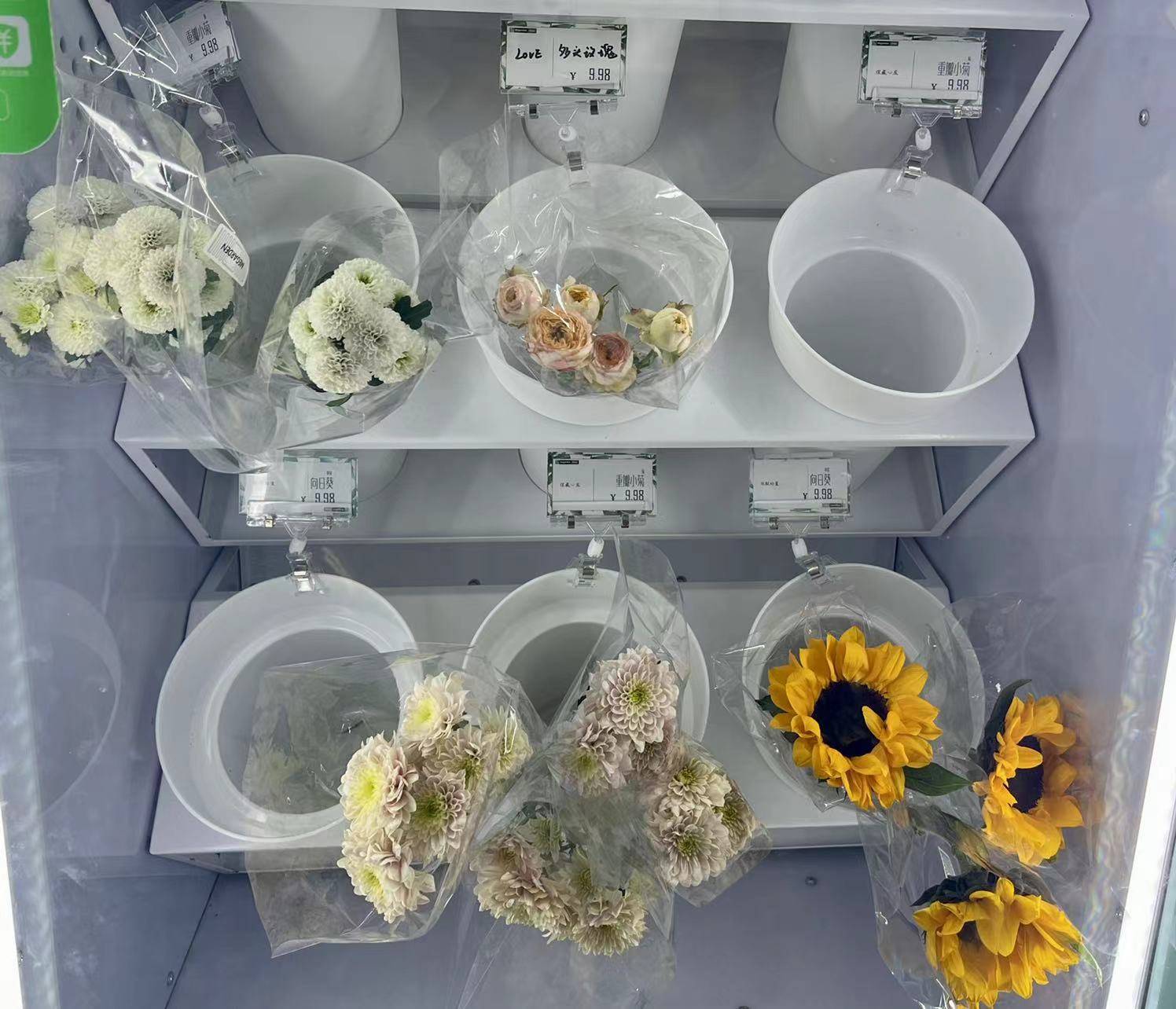 消费热点自助鲜花机入驻上海地铁站最低59元随手采撷浪漫温情治愈打工