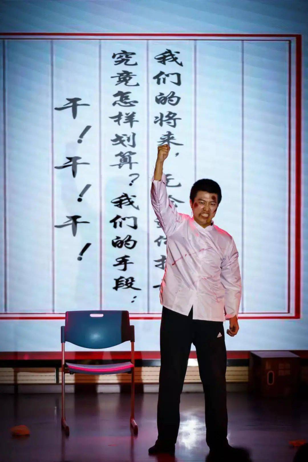 贵州大学研究生纪念一二·九运动86周年文艺晚会顺利举行