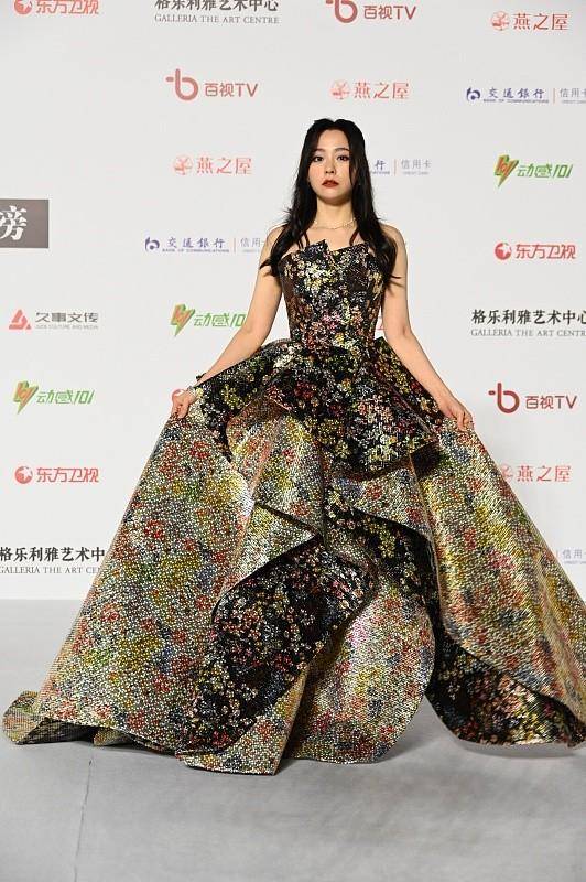 张靓颖的演出服 4d503b2db9e24a34981ff59110ec0c28.jpeg