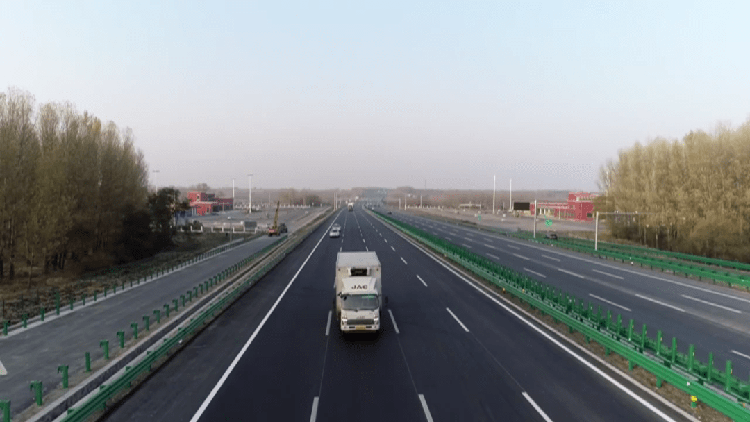 京哈高速哈尔滨至拉林河段即将开通_改扩建_车道_高速公路