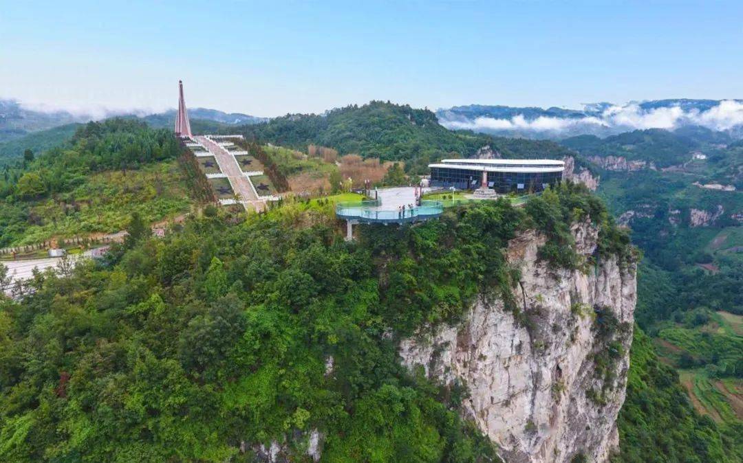 又叫做鸡鸣四县,即云南省镇雄县和威信县,四川省叙永县,贵州省毕节市