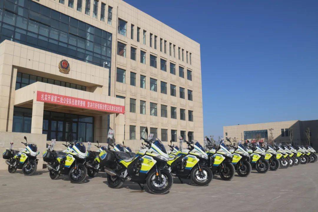 整齐划一警灯闪烁126辆杰迪警用摩托车交付兵团交警