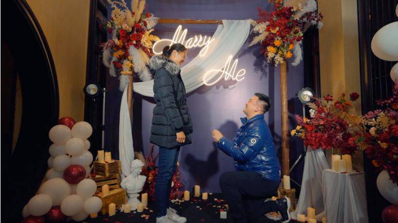 游泳冠军张琳用dr钻戒认爱,女友薛晨感动答应求婚!_一生_爱情_低调