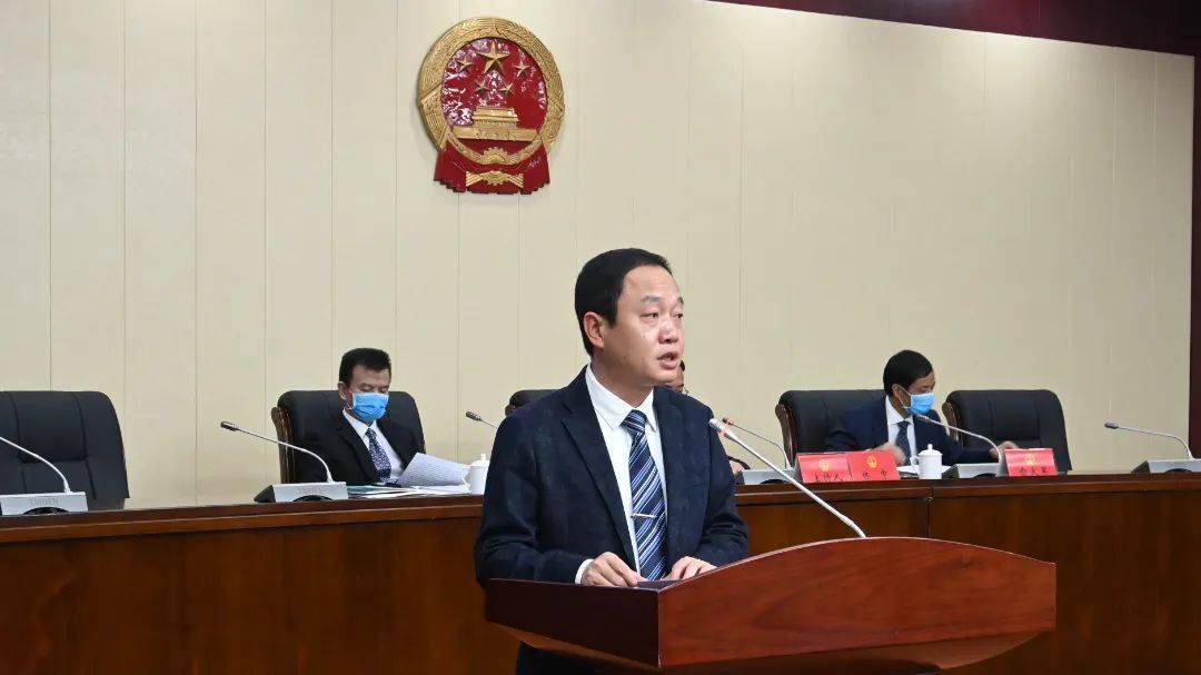 郑云宣读市政府《关于提请批准〈福清市东部新城控制性详细规划〉的