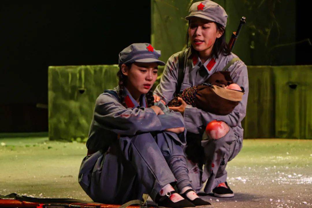 霜晨月,马蹄声碎,喇叭声咽_角色_女兵_大戏