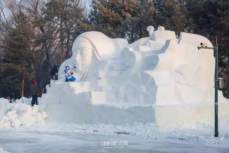 中央大街冰雕開建今年冰裡還有魚嗎太陽島雪雕亮相搶鮮看