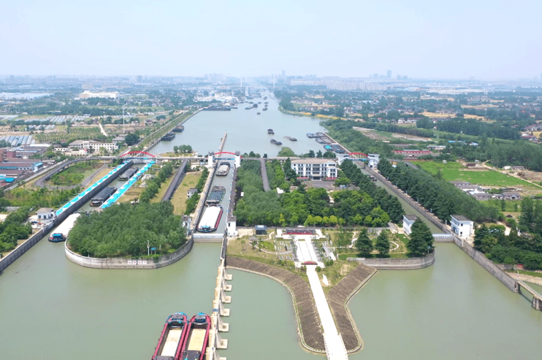 近日,扬州市重点交通项目——京杭运河船闸扩容工程施桥三线船闸工程