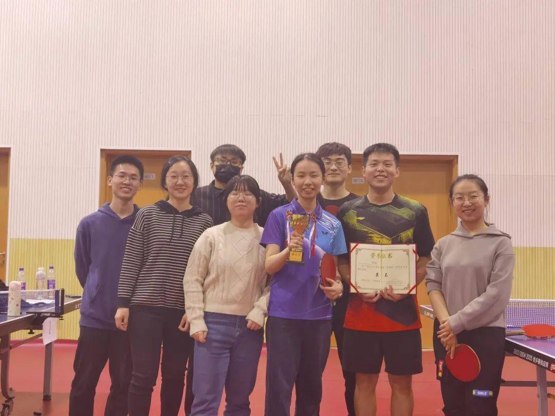 参赛队员名单领队:刘格致男队员:张泽楚,马思源,朱伟鸿,李震宇女队员