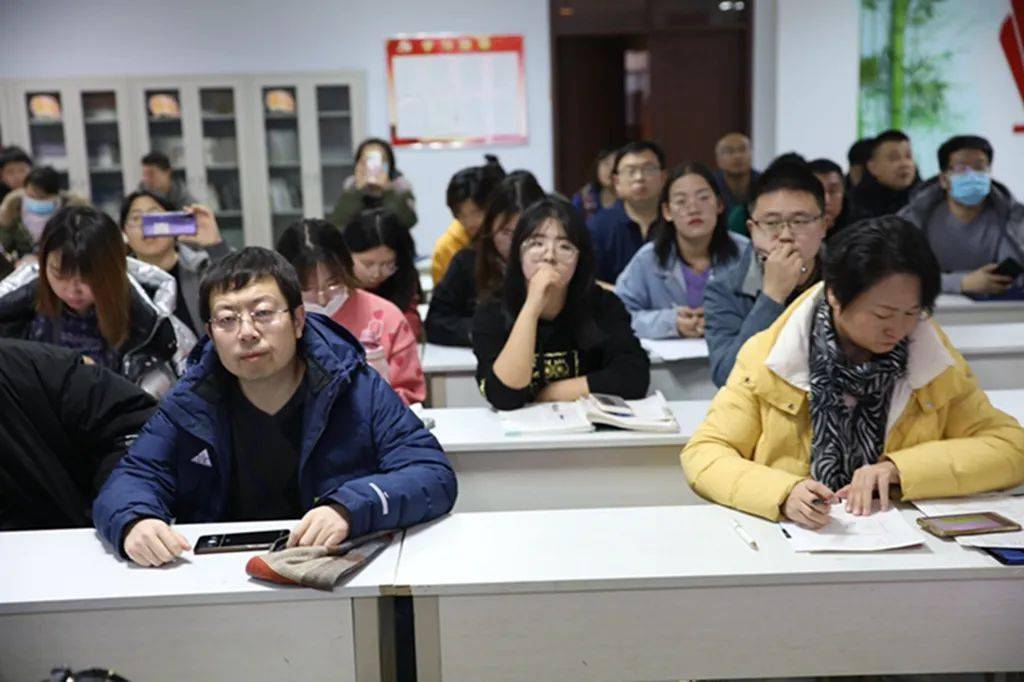 觀摩交流期間,我校一行還參觀了宣化一中校史館和校園文化建設,頗有