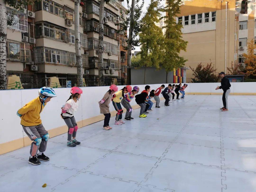 拥抱冬奥亮出风采一起加入石景山区银河小学的冰雪盛会