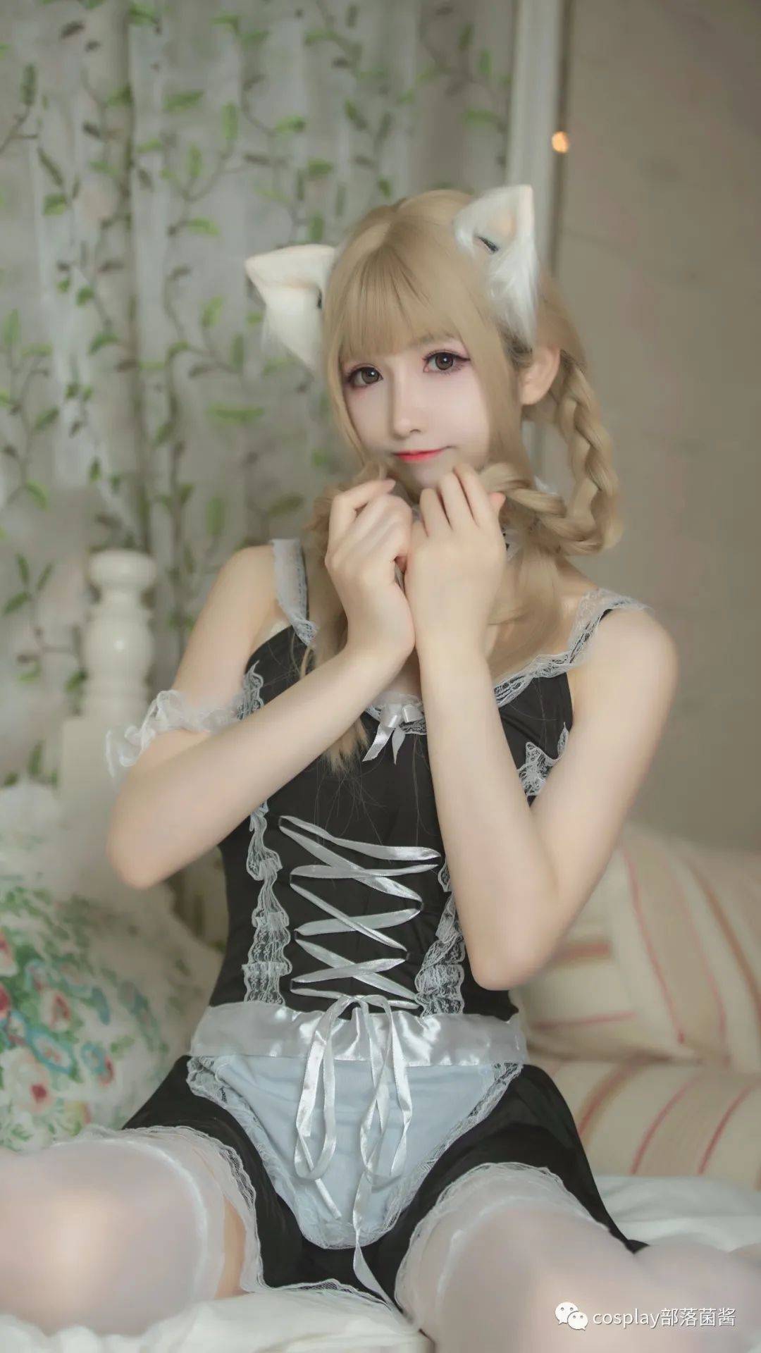 女仆写真项圈和小铃铛是锁不住小猫咪的