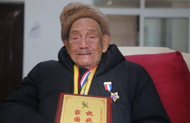 本来,在儿子苏勇的照顾下,老人能度过一个愉快的百岁寿辰.