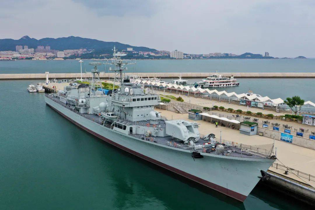 價值21億的導彈驅逐艦成為山東威海打卡的新地標為中國自豪