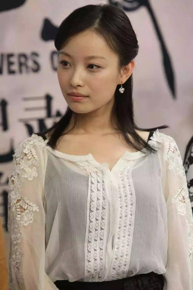 堪称神仙衣品的倪妮，私服到底好看在哪里？这几个公式一定要学！_气质_乐福_Choker