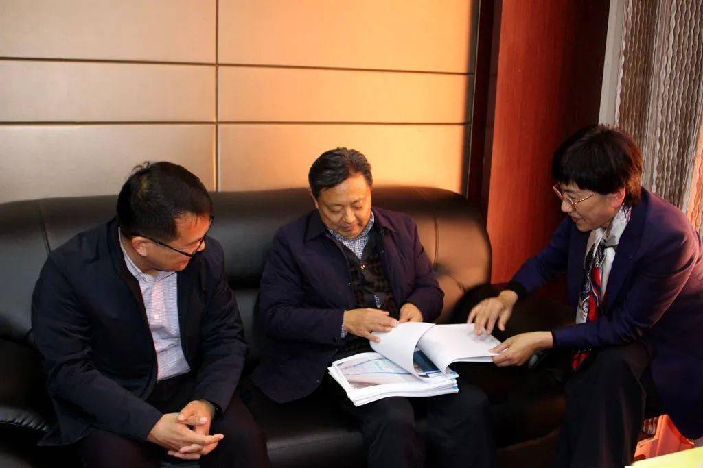 12月17日,市人大常委会副主任骆本京,副市长徐永超,调研巩固国家卫生