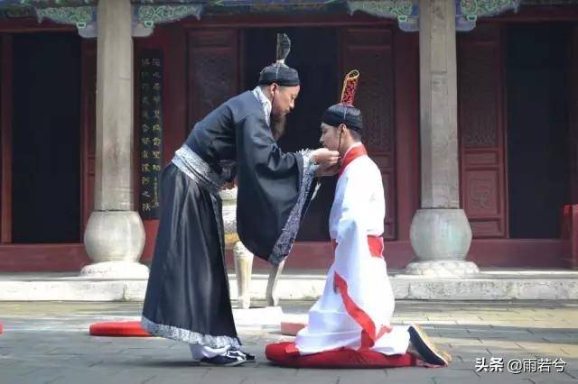 古代男子传统的成年礼——冠礼_布冠_西阶_皮弁