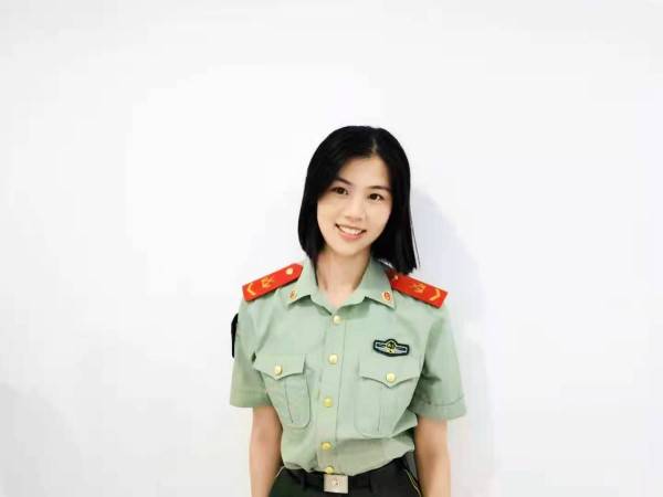 武警女兵春秋常服图片图片