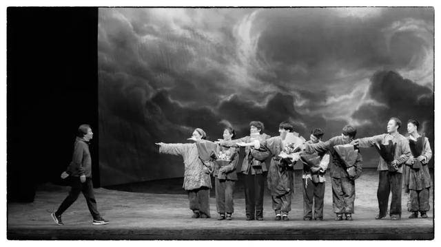 这部戏凭什么吸引冯小刚 徐帆 贾樟柯 董卿 李冰冰 咏梅等一众大咖捧场 牟森 刘震云 作品