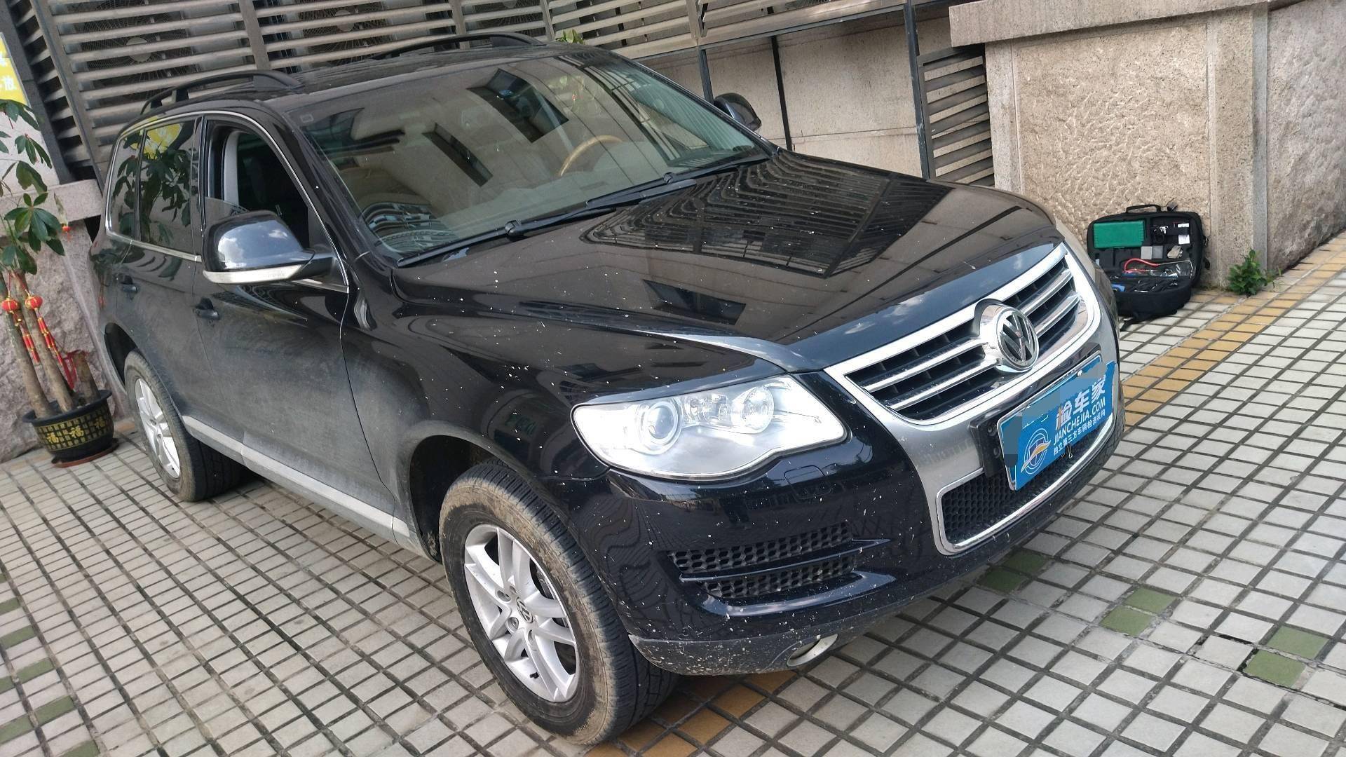 而最近项目上需要一辆能跑工地的公车,薛大哥想起老途锐开着顺手,就到