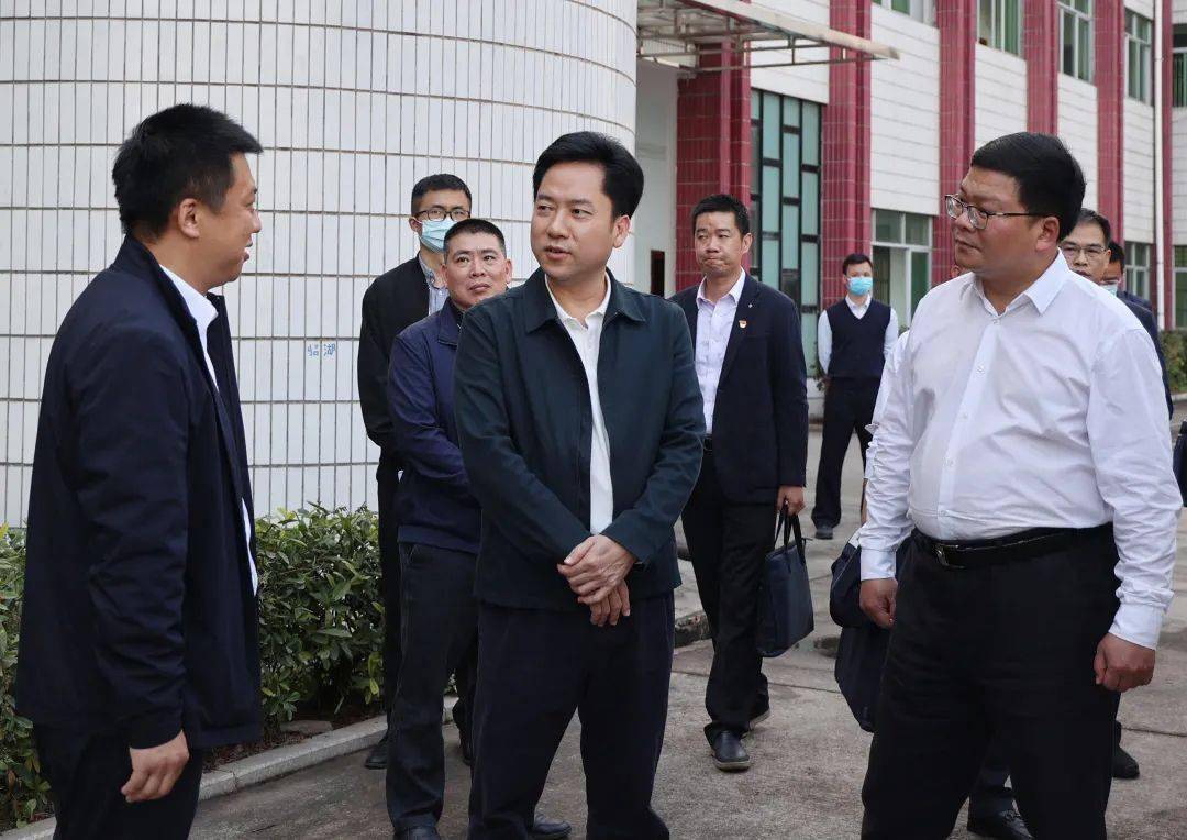 盐田区委副书记,区长邓飞波率队赴东源县开展对口帮扶驻镇帮镇扶村