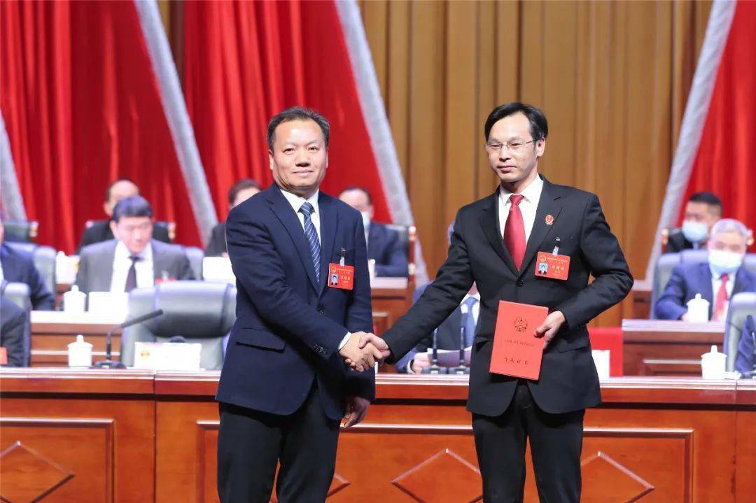 曾华当选玉屏侗族自治县人民法院院长_会议_季佩佩_赵林