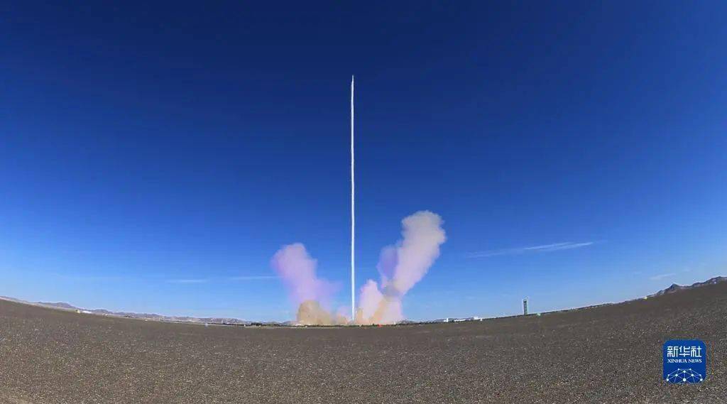 梦境解析，我梦见一条会飞的巨蛇，周围还带着光晕——探索潜意识中的神秘与力量