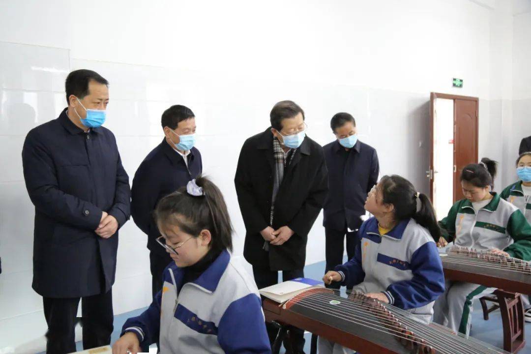 总督学陈继宗,副市长李逢春,区委副书记,政府区长张立平,副区长毛鲜花