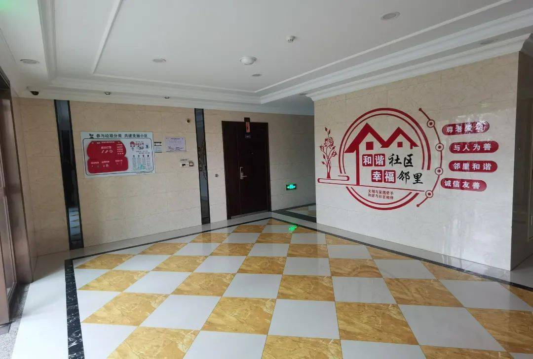 社区工作人员和小区物业人员会同楼道长经常走家入户,熟悉每户的基本