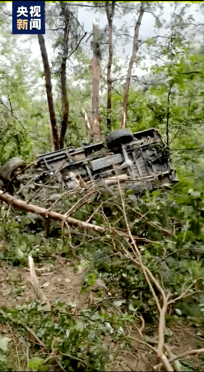 安徽太湖皮卡车坠入山沟,12人死亡!_救治_伤员_事故