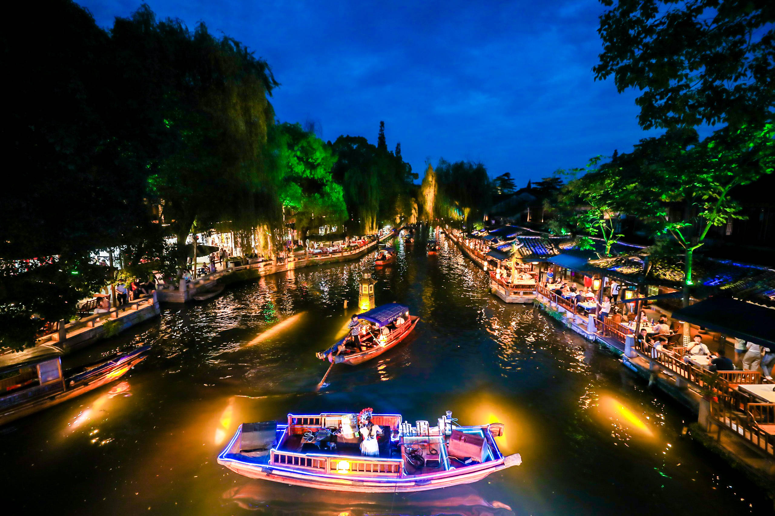 夜周庄"逆生长"_古镇_游客_高良平