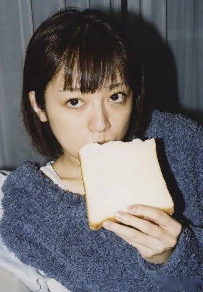 他拍遍霓虹女星镜头下的妻子却是最有爱的