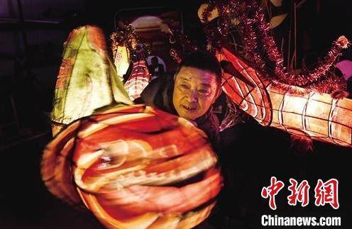 浙江坎门鳌龙鱼灯舞:"指上游鱼"话传承故事_许振_竹篾_吴晓红