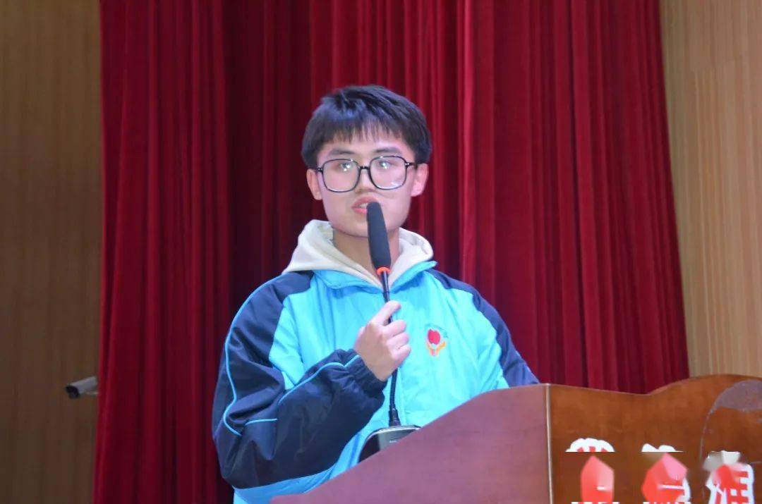 阅读丰底蕴书香满校园淮阳中学高二读书报告会精彩演绎