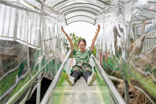 0版,2.0版,那么志惠农场的玻璃桥是3.