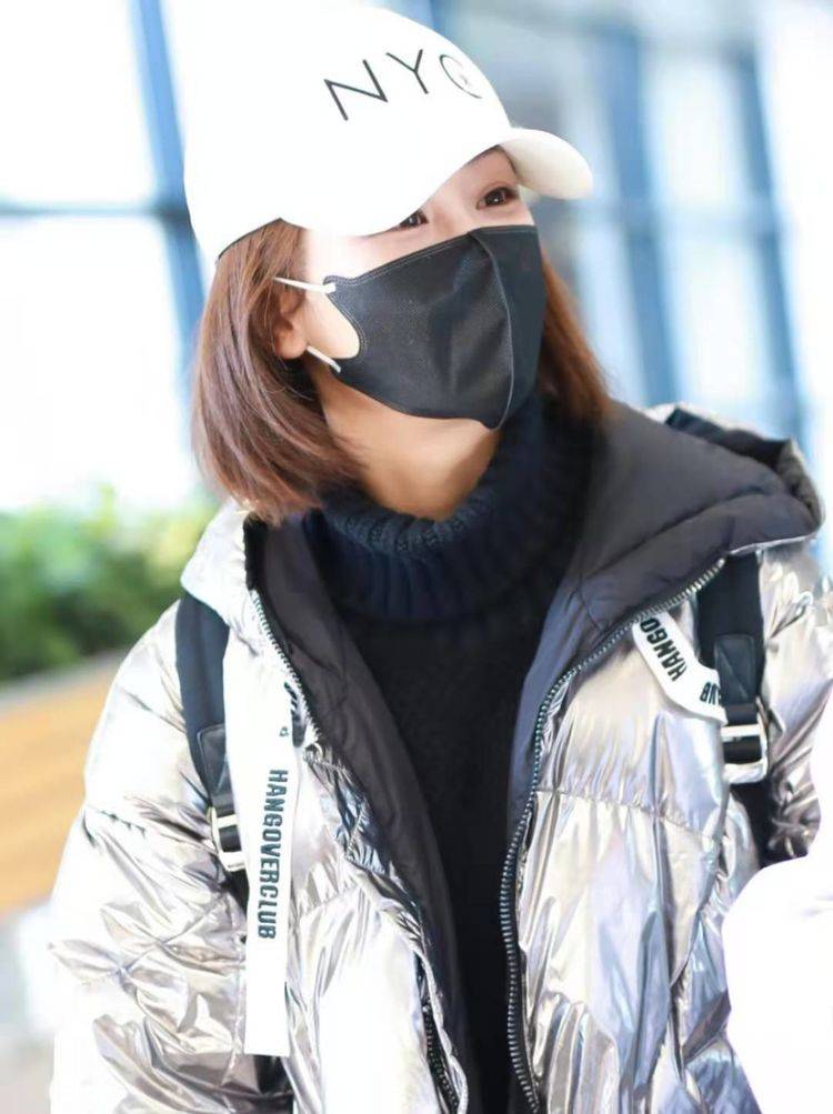 杨紫的造型分析杨紫是圈里出了名的"养生女孩",她的冬季穿搭,主要以