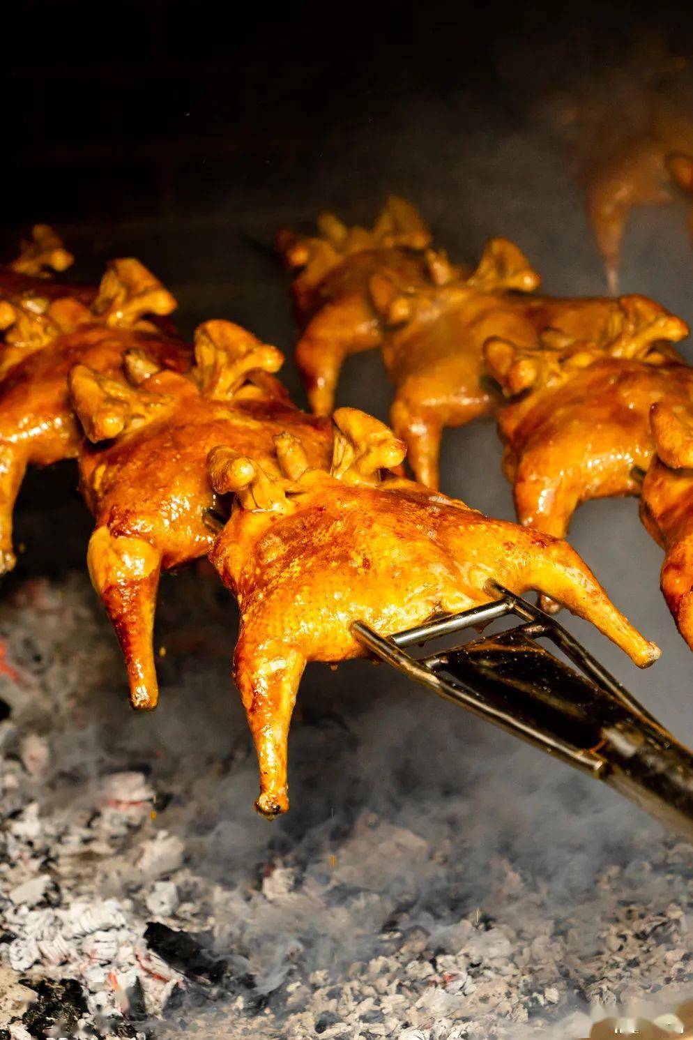 坐地铁5号线吃烧鸡去香到骨子里的大富烧鸡一年卖出100w只