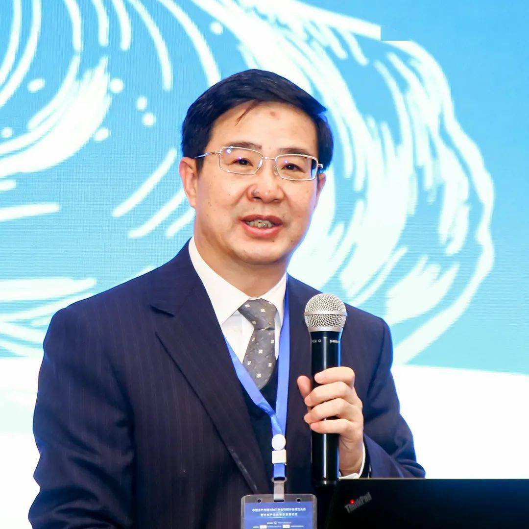 教授颁发聘书,为名誉会长中国科学院海洋研究所张国范研究员颁发聘书