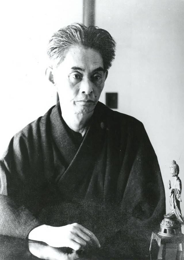 川端康成:诺贝尔文学奖得主,初恋女友悔婚后,他曾一度陷入自卑