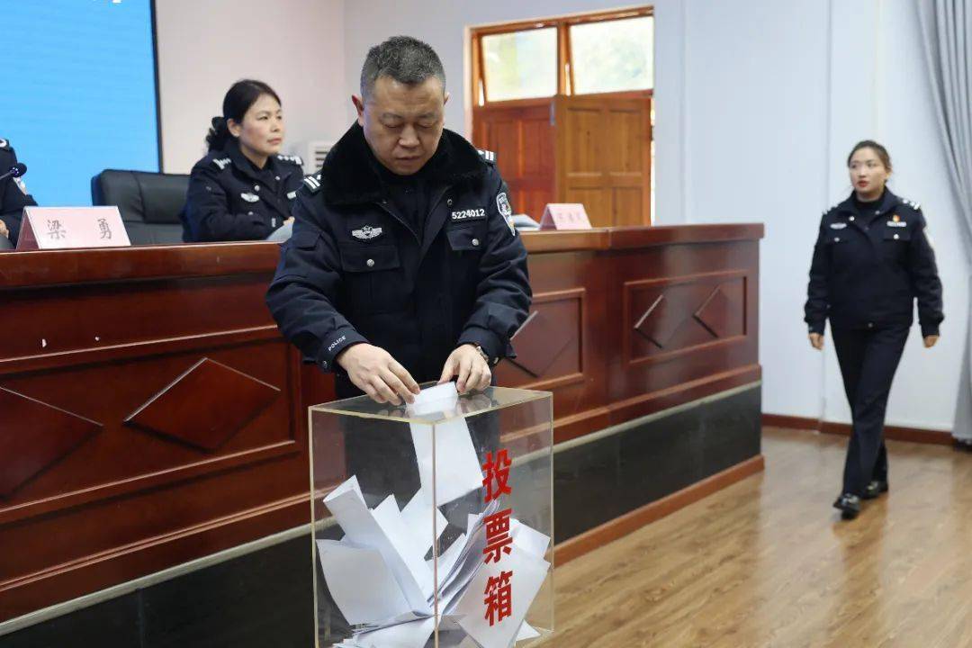 省局目标绩效管理现场考评组到平坝监狱开展2021年综合考核年终现场