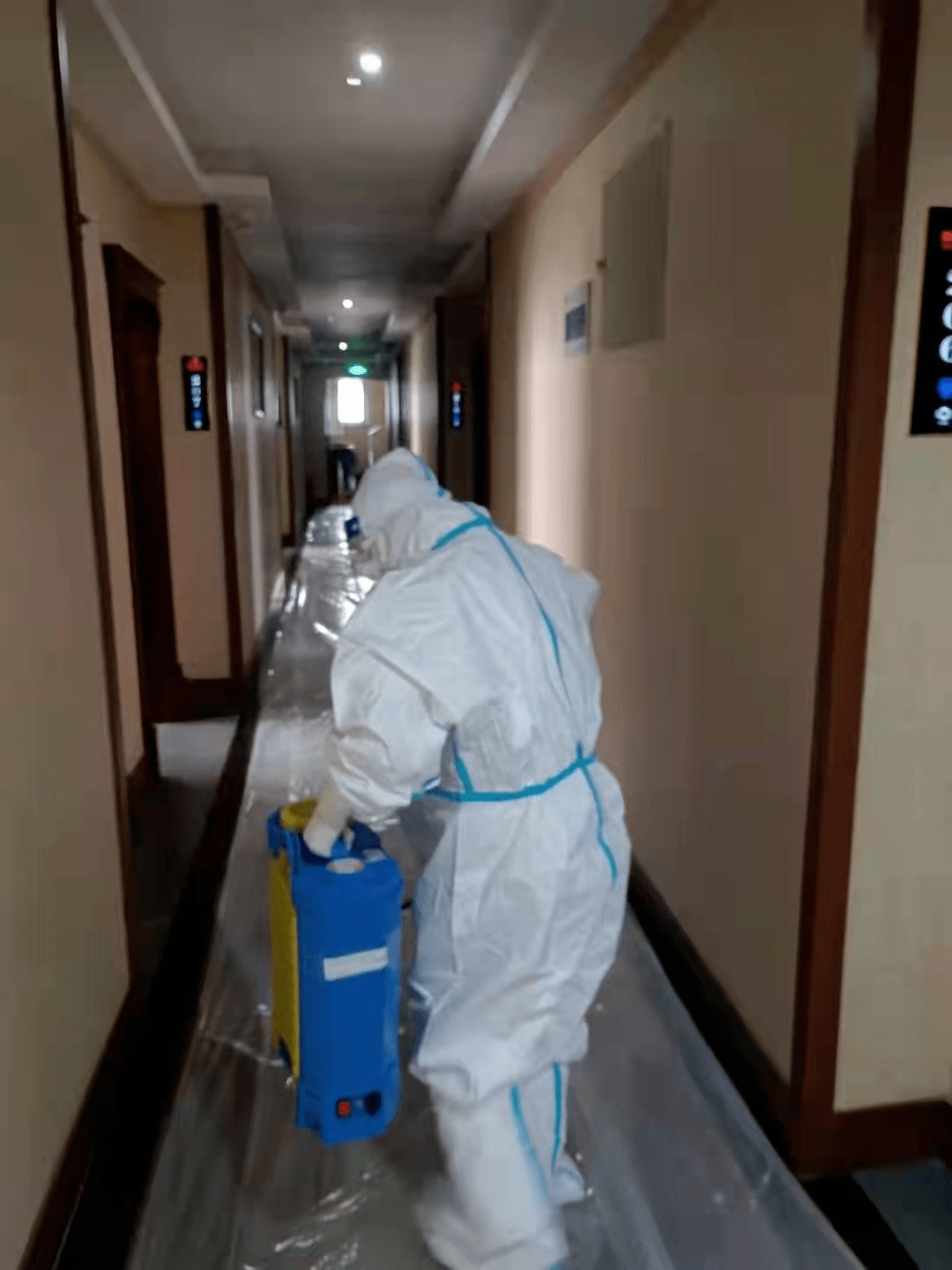 隔离疫情不隔离爱,隔离点医务人员舍小家,为大家,以实际行动践行奉献