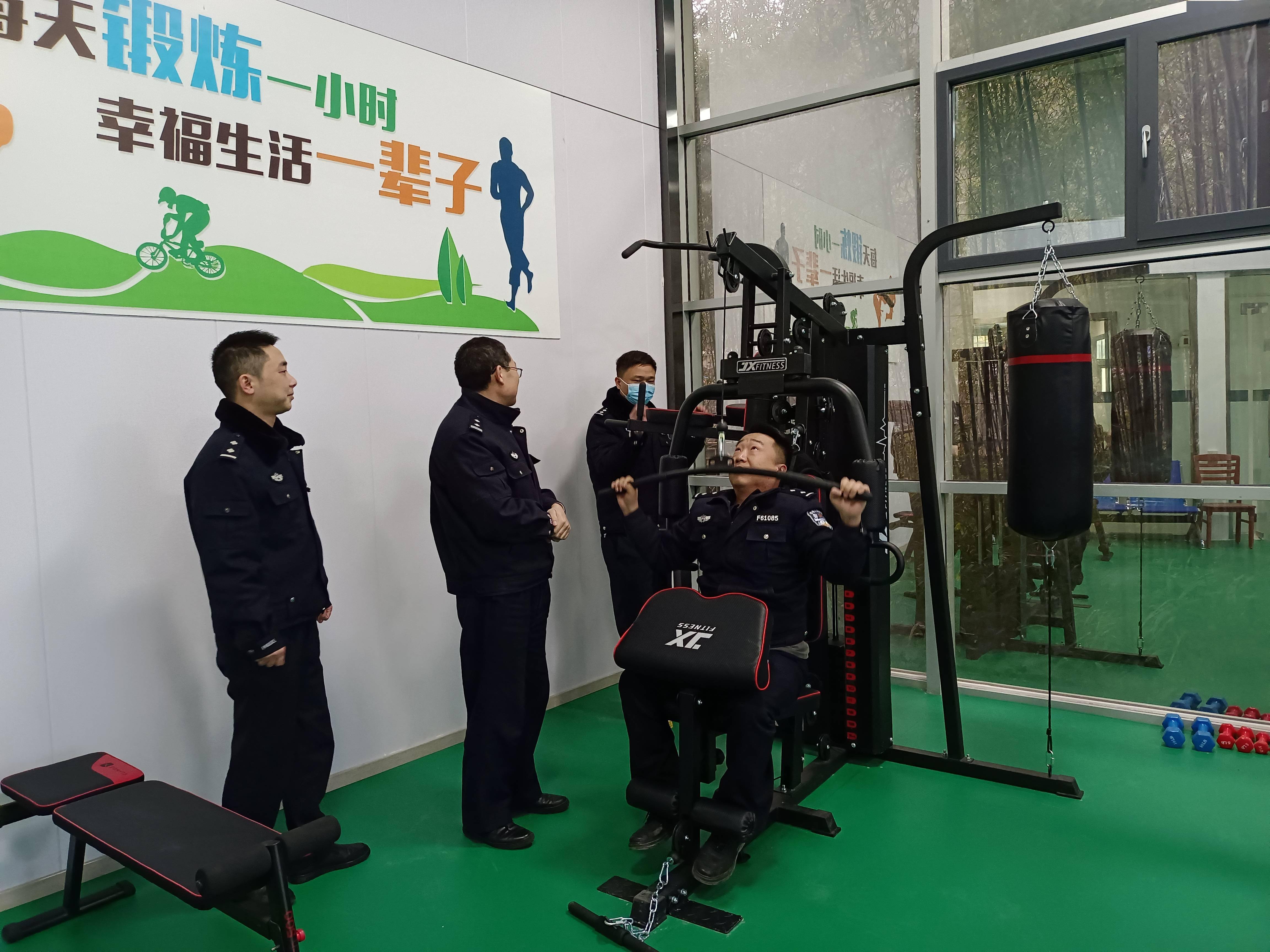 安康宁陕交警大队党支部开展"全警练兵 运动健身"主题党日活动_交流