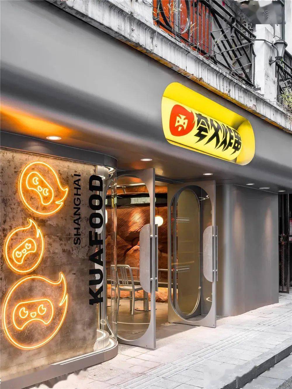 夸父炸串太空主题门店来袭小吃正餐化时代来了