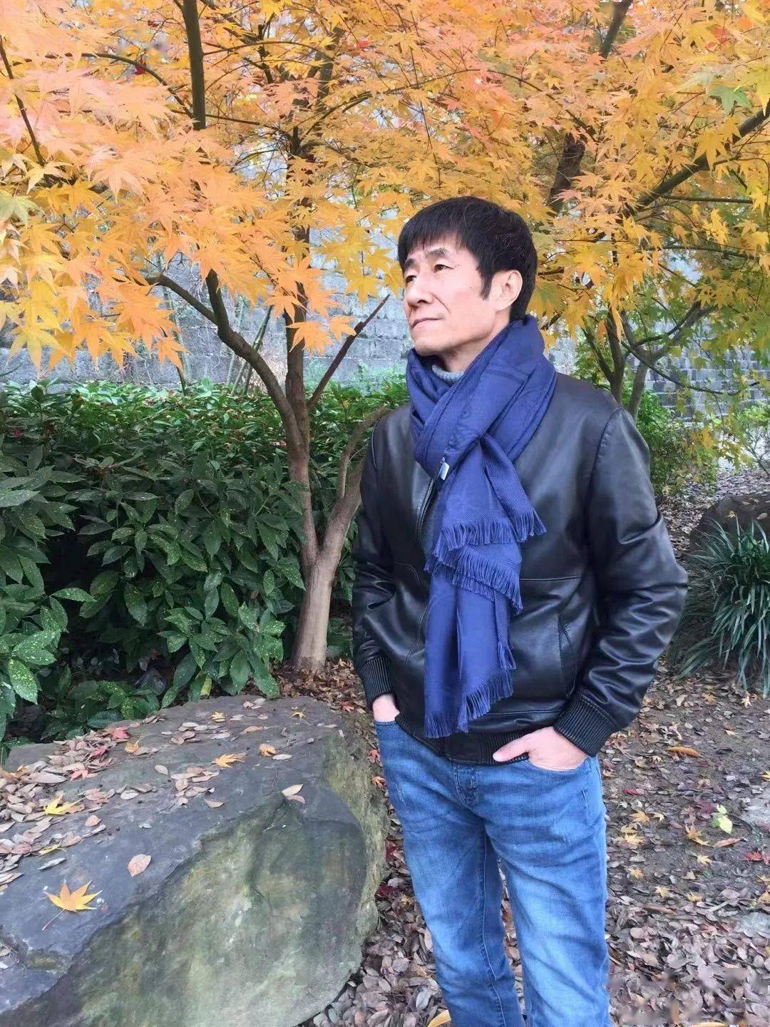 我校高24级校友王开岭的《南方,南方》获得散文奖.