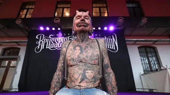 奇葩德国男子全身上下穿孔453个创下世界纪录