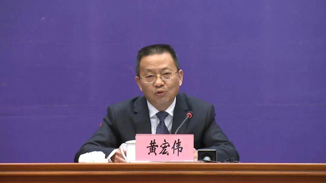 省医保局局长黄宏伟介绍,《实施办法》坚持"保障基本,统筹共济,平稳